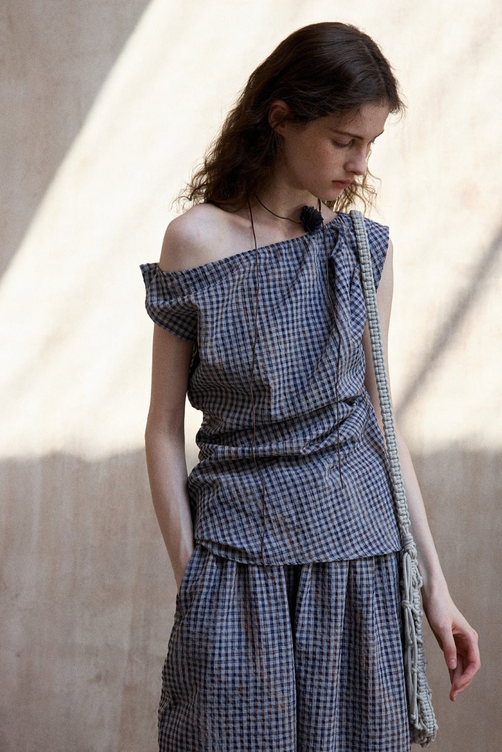 Asymmetrical design puffed fabric top | 2 color