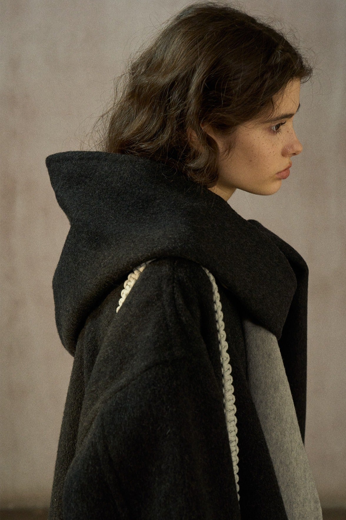 100% wool loose-fit mid-length coat with a scarf hood | 2 color
