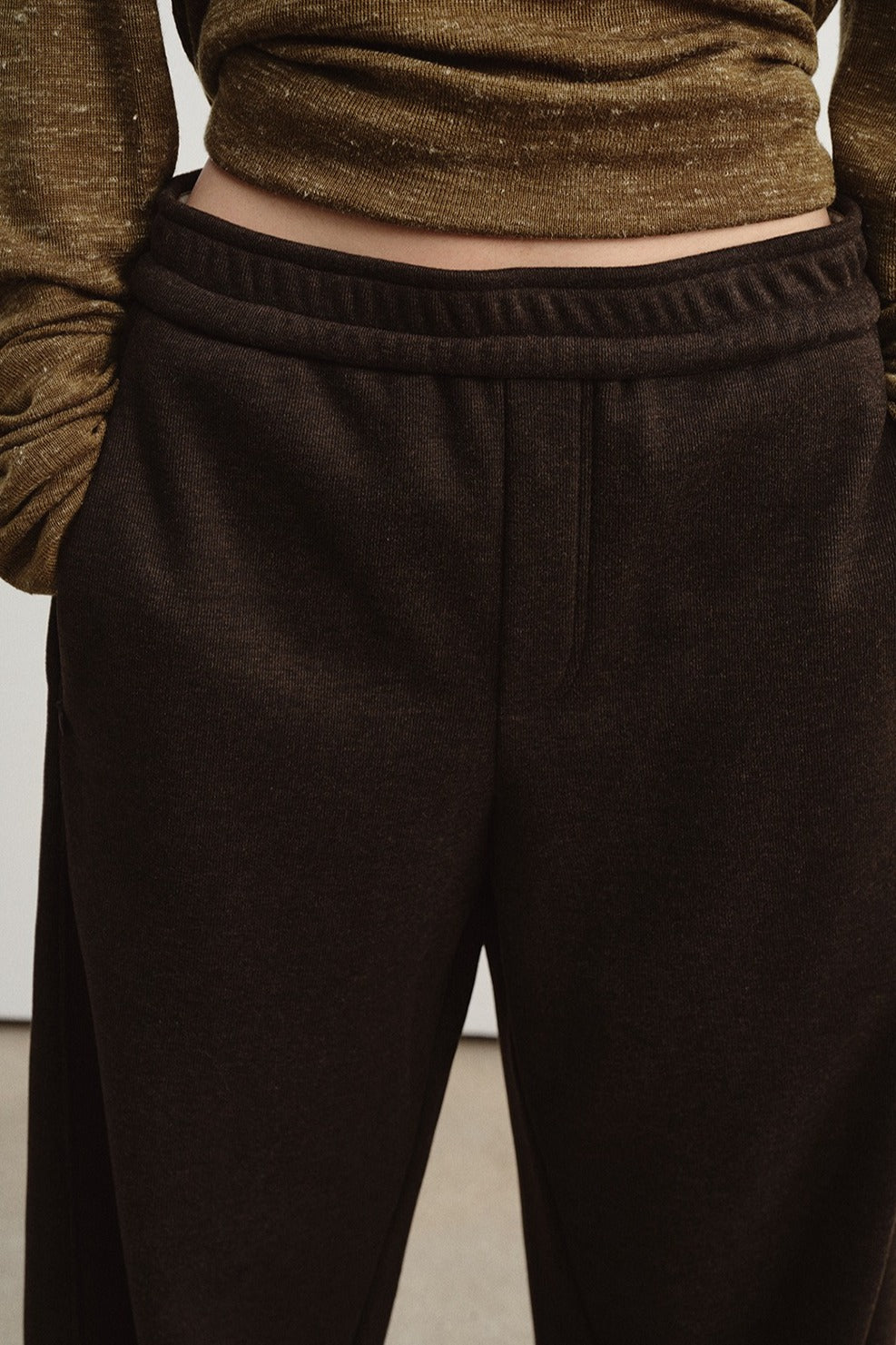 Relaxed-fit banana shaped sweat pants | 3 color