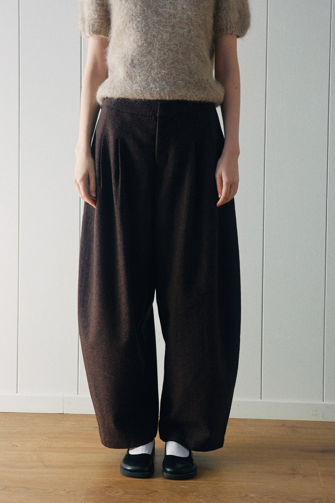 Cotton blend clean-fit silhouetted casual pants | 3 color