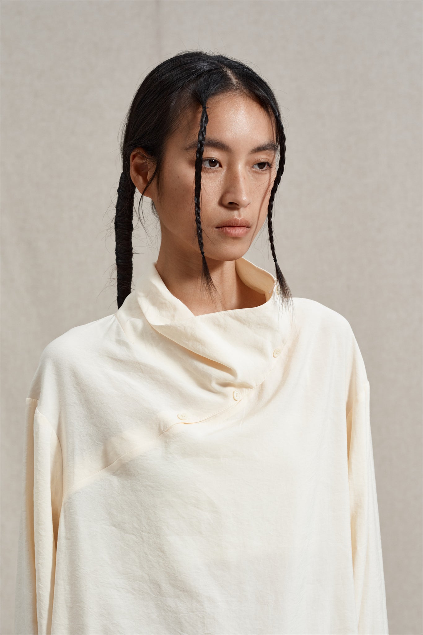 Lightweight drape effect ruffled collar shirt