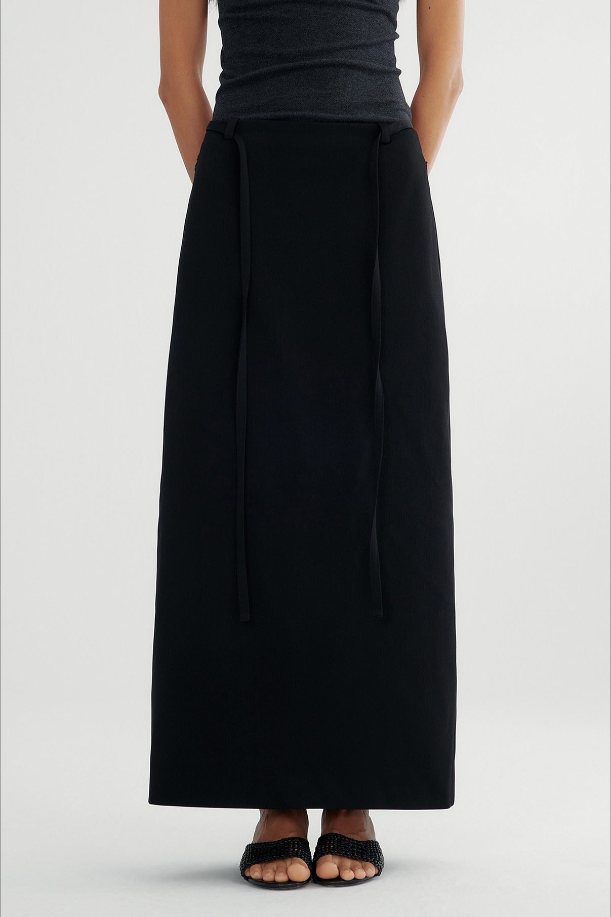 Straight fit structured fabric back split skirt | 2 color