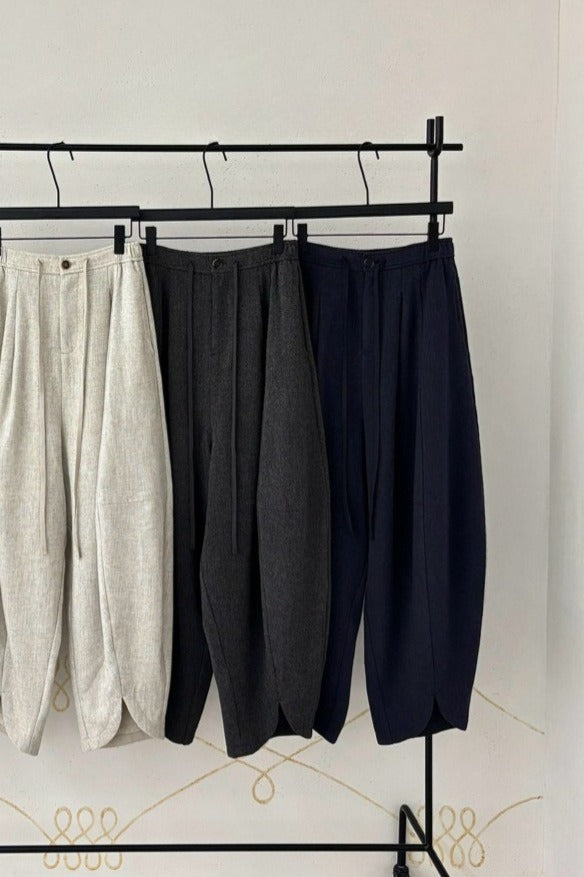 Silhouetted tapered slits hem wide-leg pants | 4 color