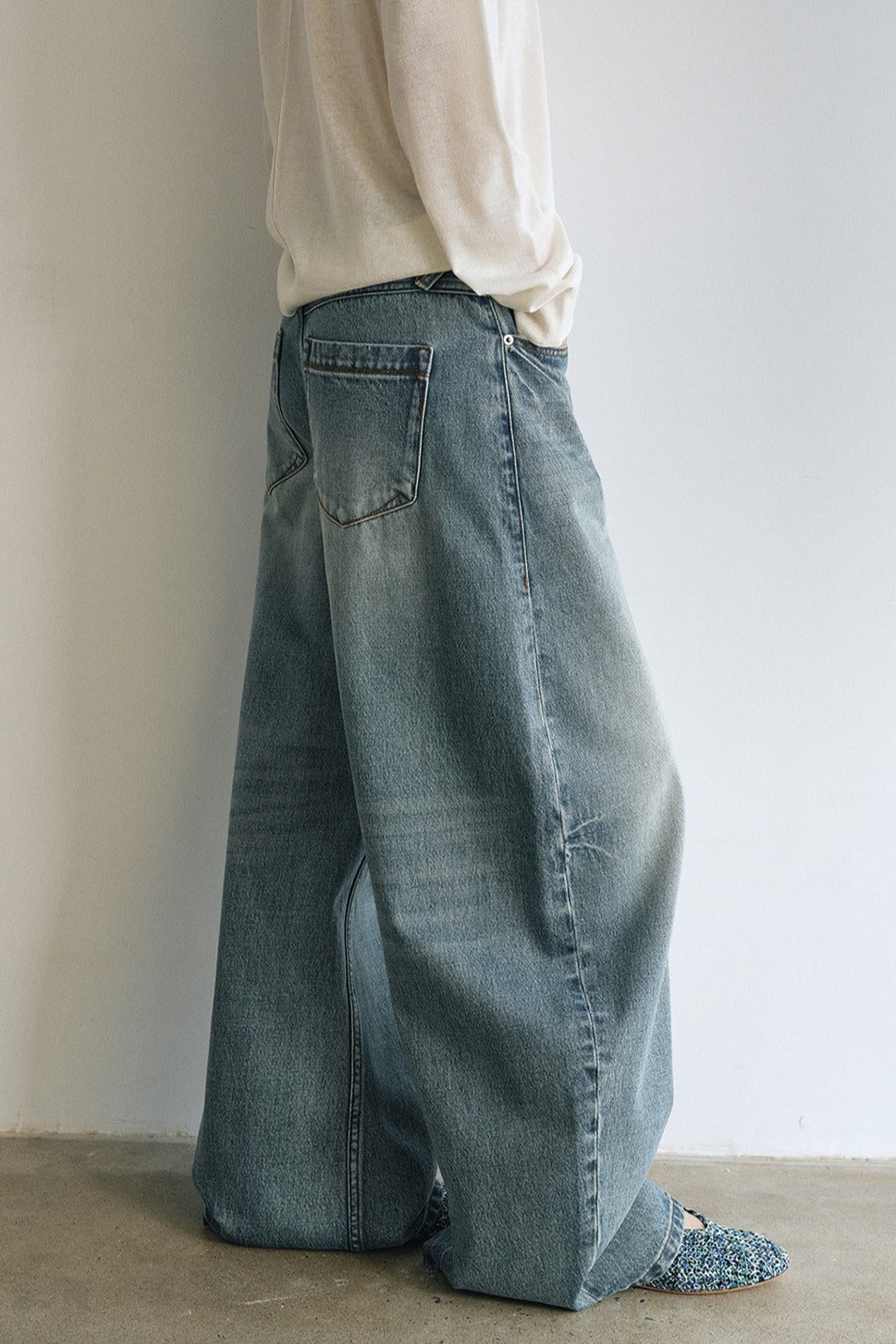 100% washed cotton curved silhouette jeans | 3 color