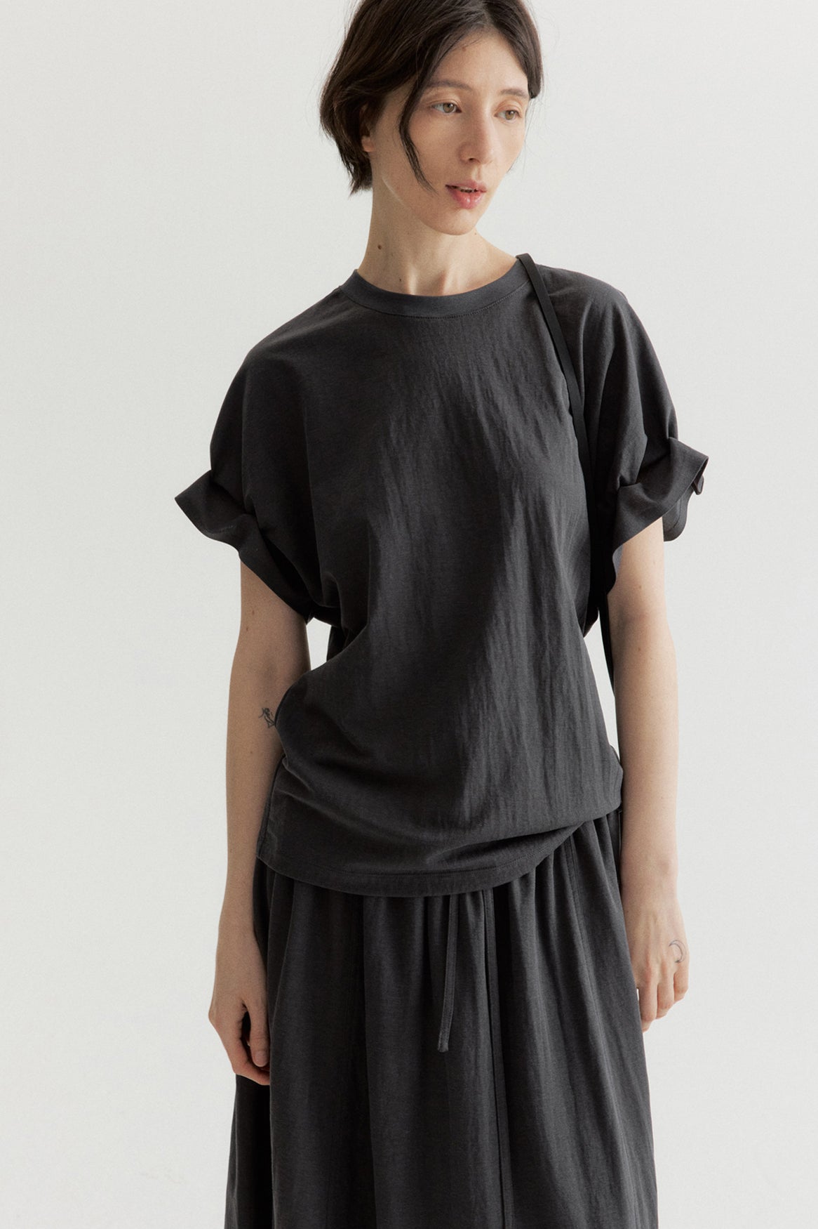 Cotton blend textured petal cuff T-shirt | 3 color