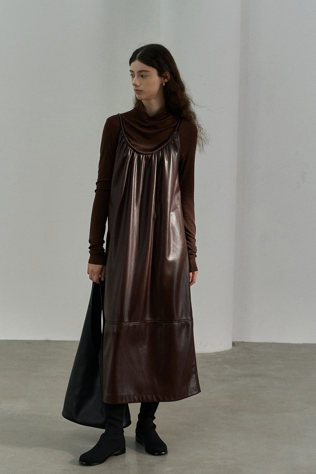 Vestido de PU plisado con tirantes en forma de A | 3 colores