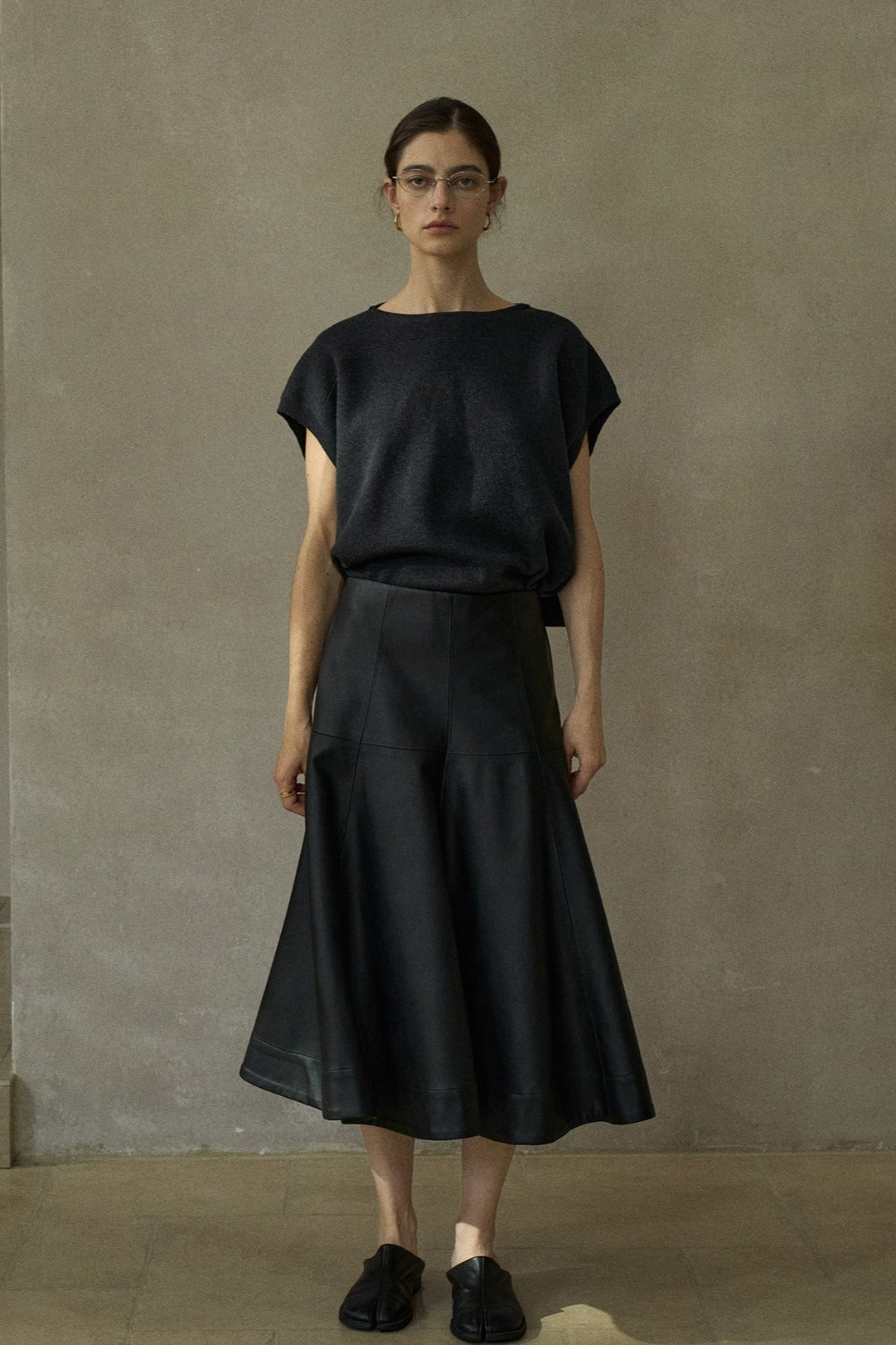 Smooth big hem A-line PU skirt | 4 color