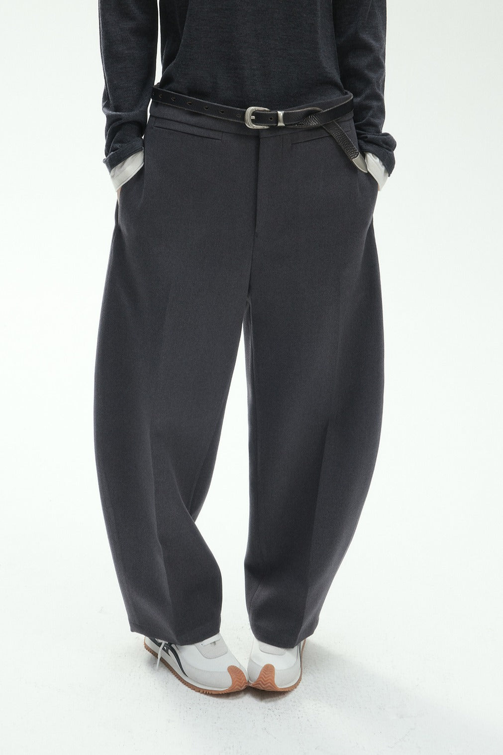 Sleek banana-shaped cropped suit pants | 4 color