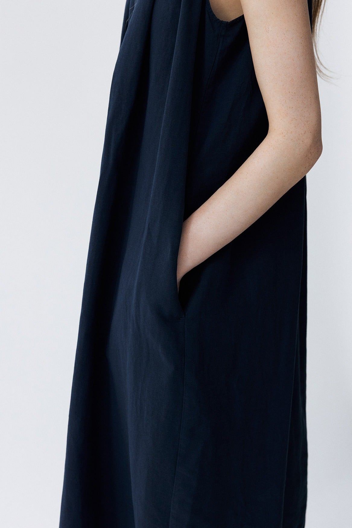 Lyocell blend pleated neck sleeveless dress | 3 color