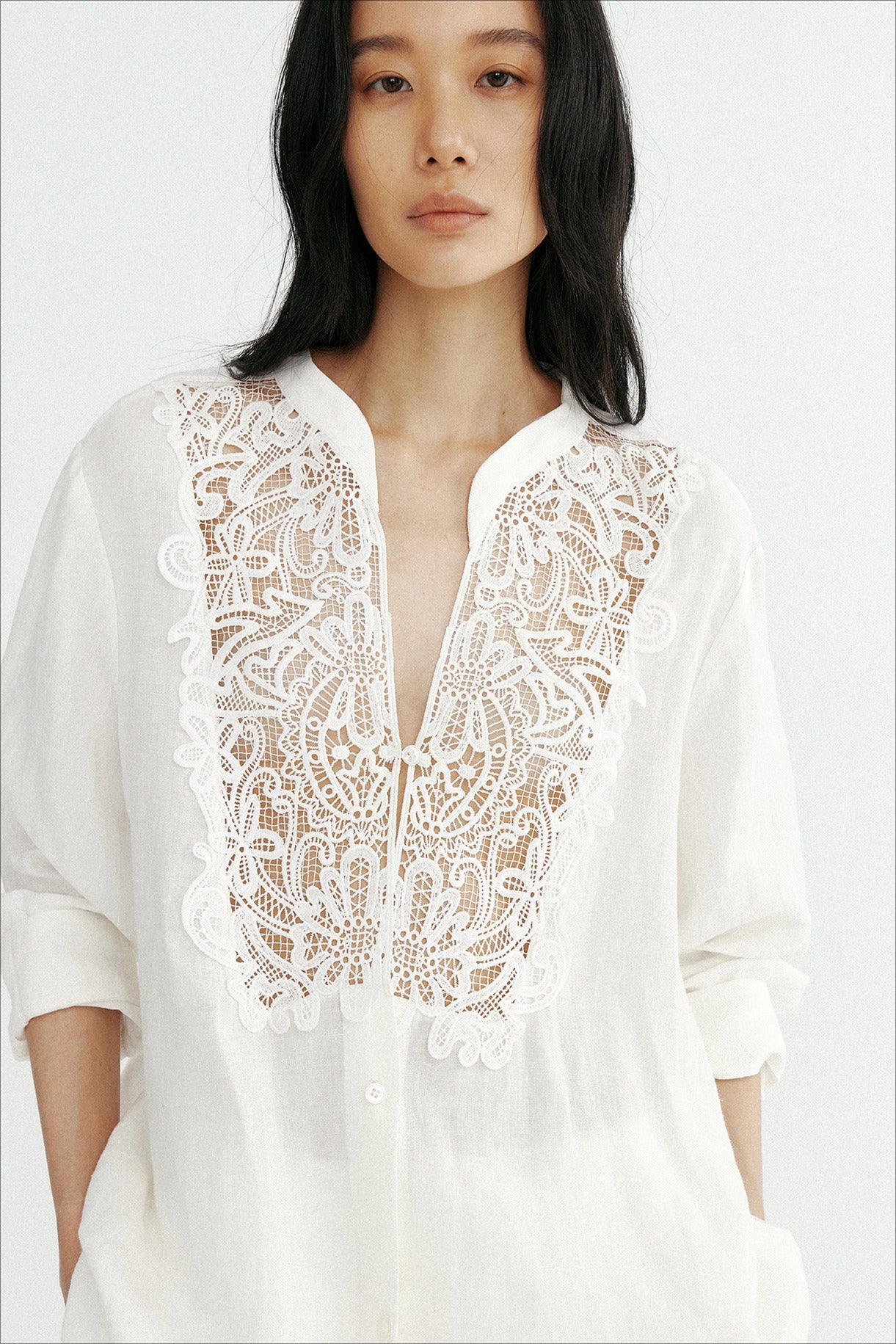 Sheer lace meets airy linen V-neck loose shirt