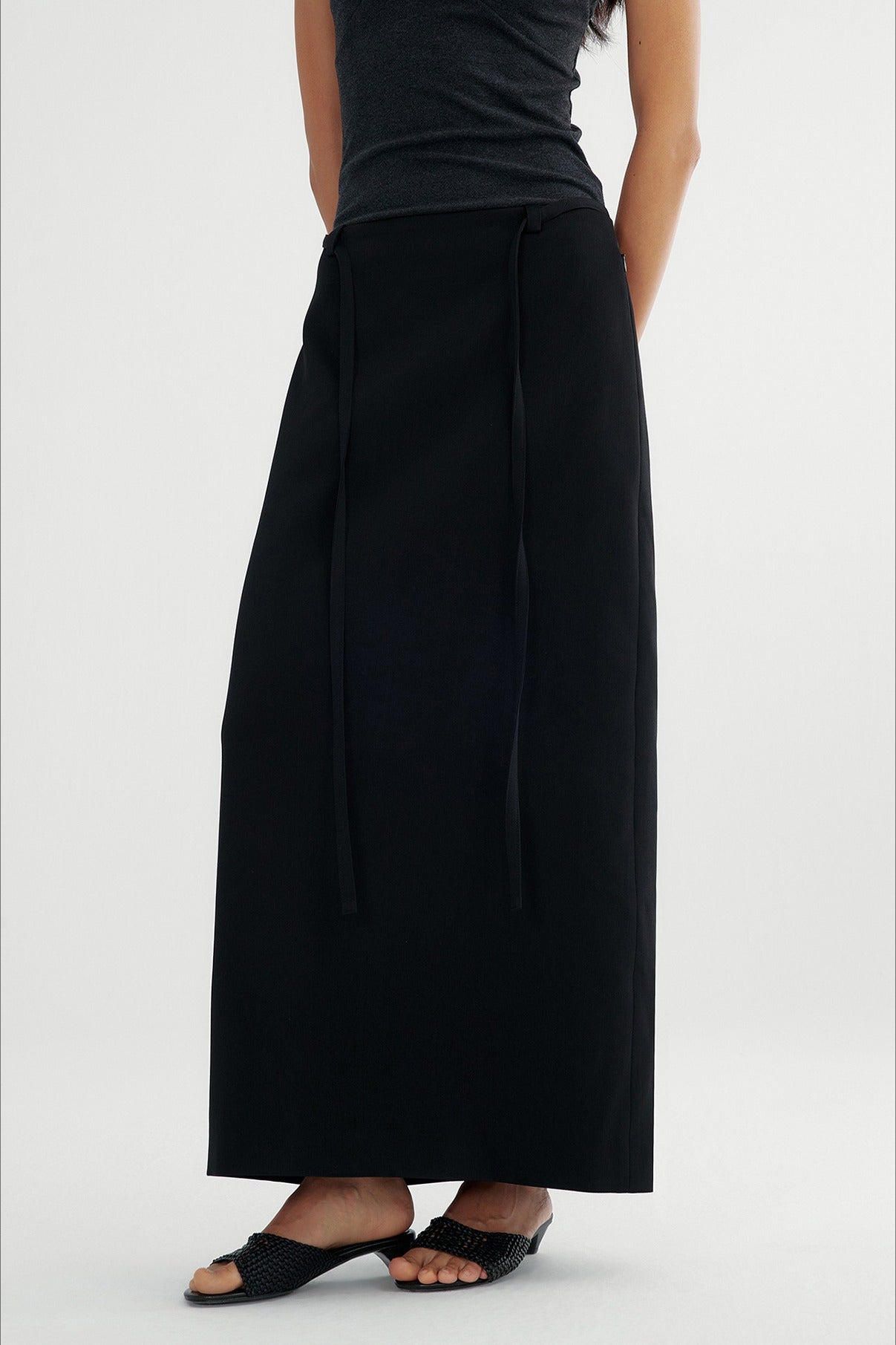 Straight fit structured fabric back split skirt | 2 color