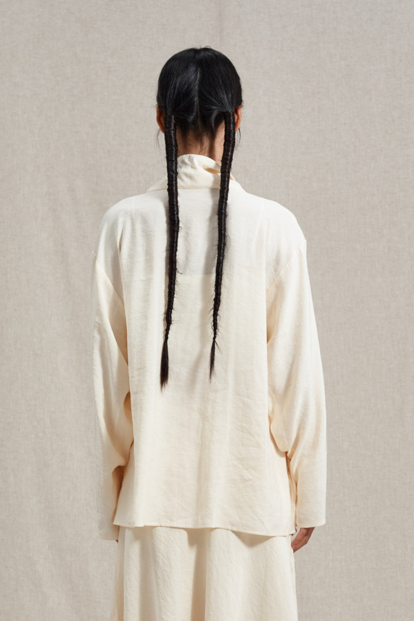 Lightweight drape effect ruffled collar shirt