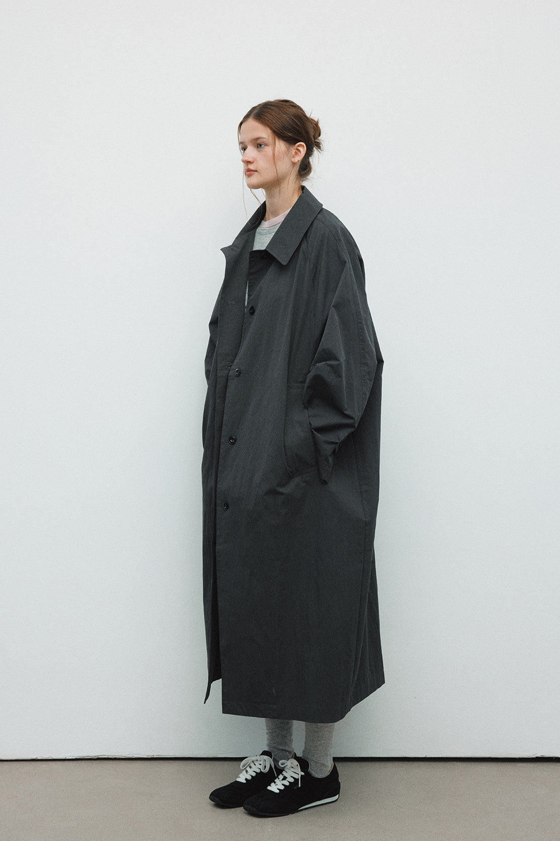Trench-coat en coton mélangé à texture papier, coupe cocon