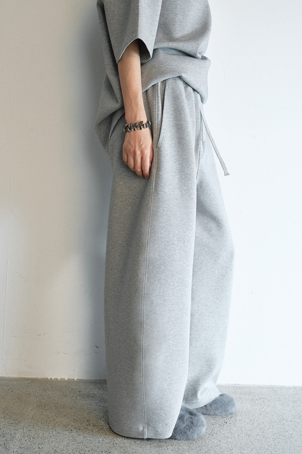 Cotton blend airy fabric banana-shape sweatpants | 3 color