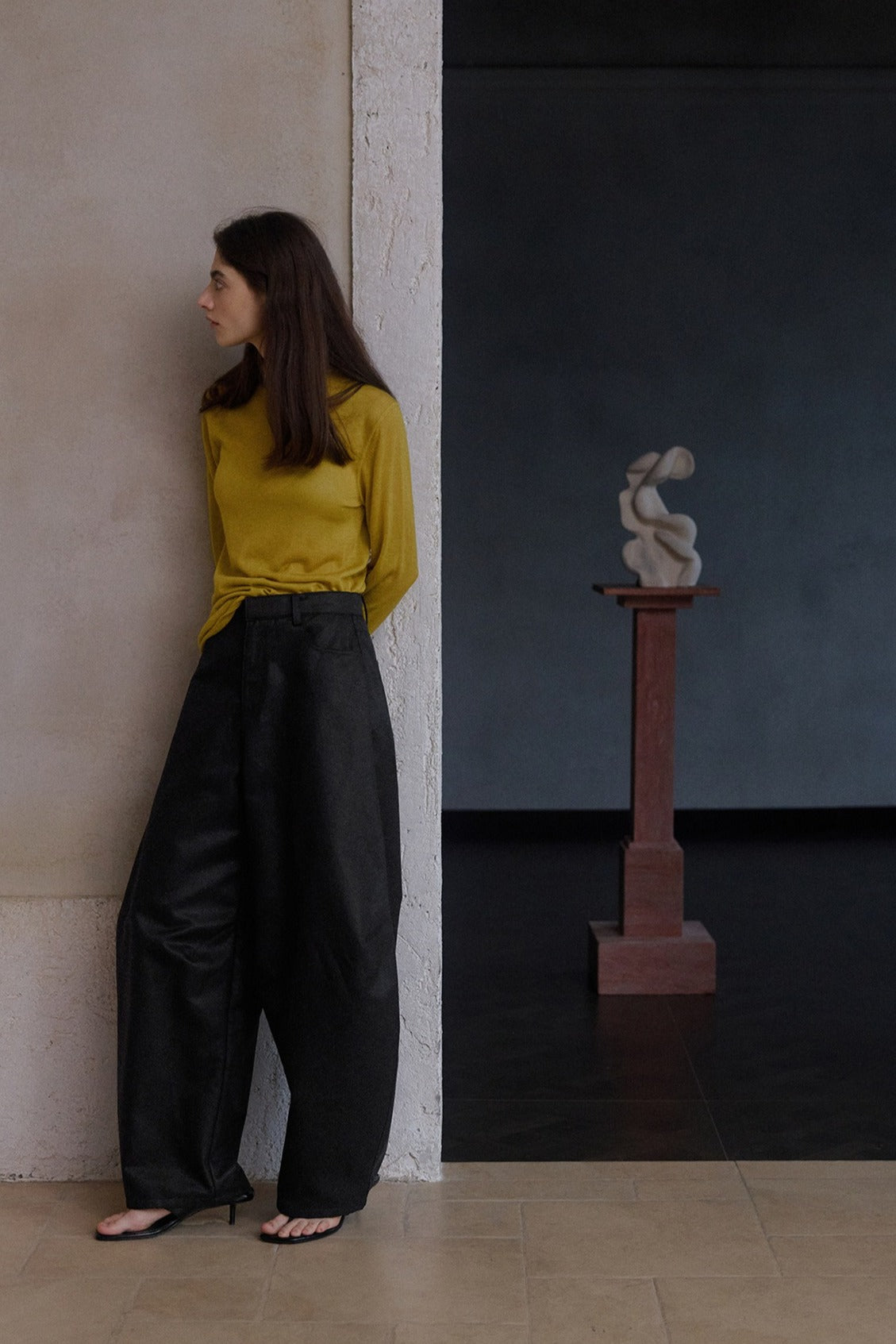 Cotton blend strong silhouette cocoon shape loose pants | 4 color