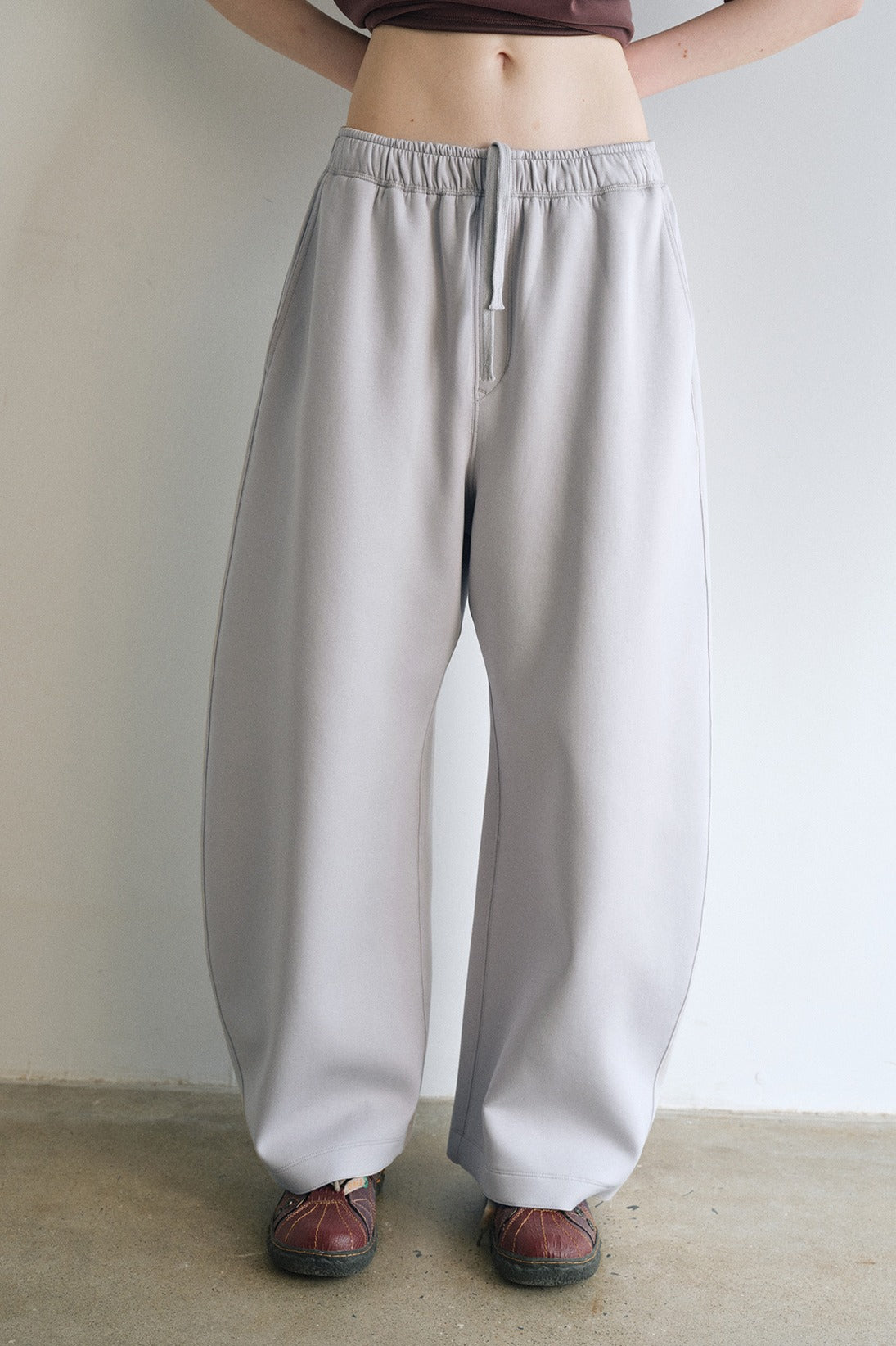 Cotton blend airy fabric banana-shape sweatpants | 3 color