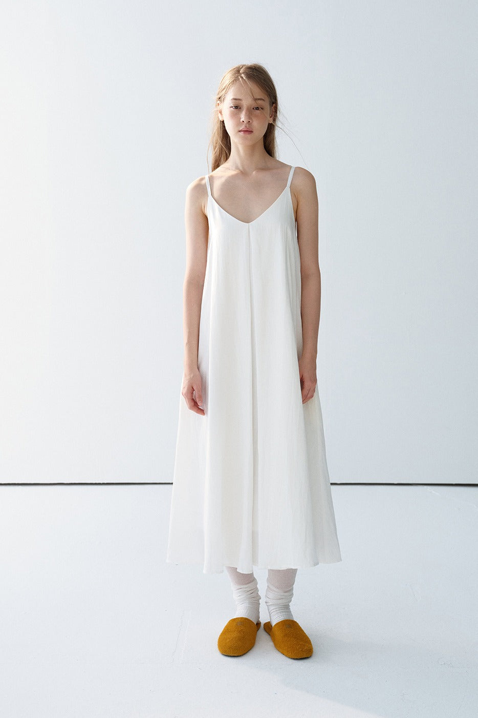 Lyocell blend linen V-neck loose fit strap dress | 3 color