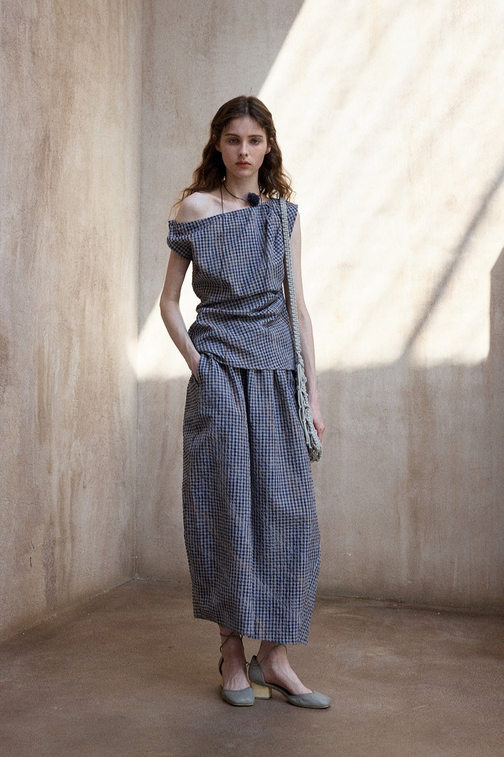 Asymmetrical design puffed fabric top | 2 color