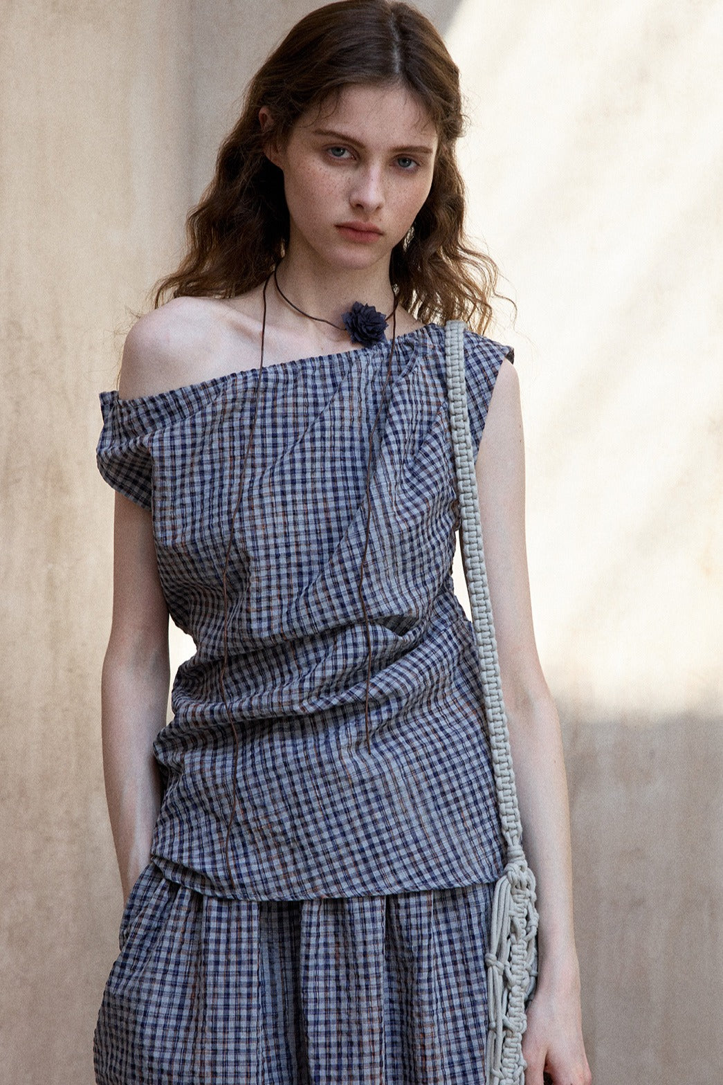 Asymmetrical design puffed fabric top | 2 color