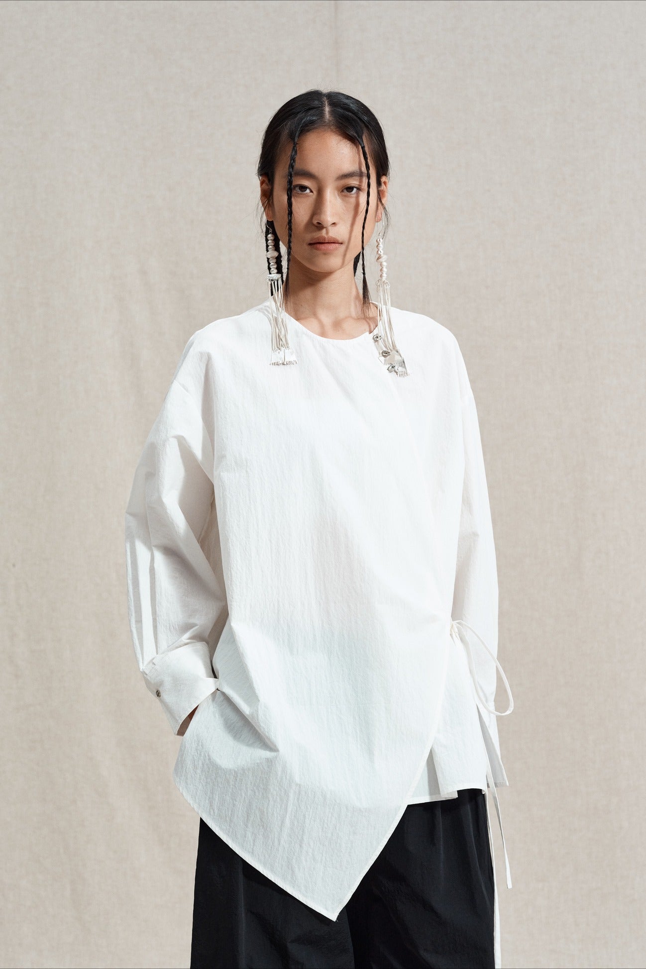 Cotton blend slant opening irregular hem shirt | 2 color