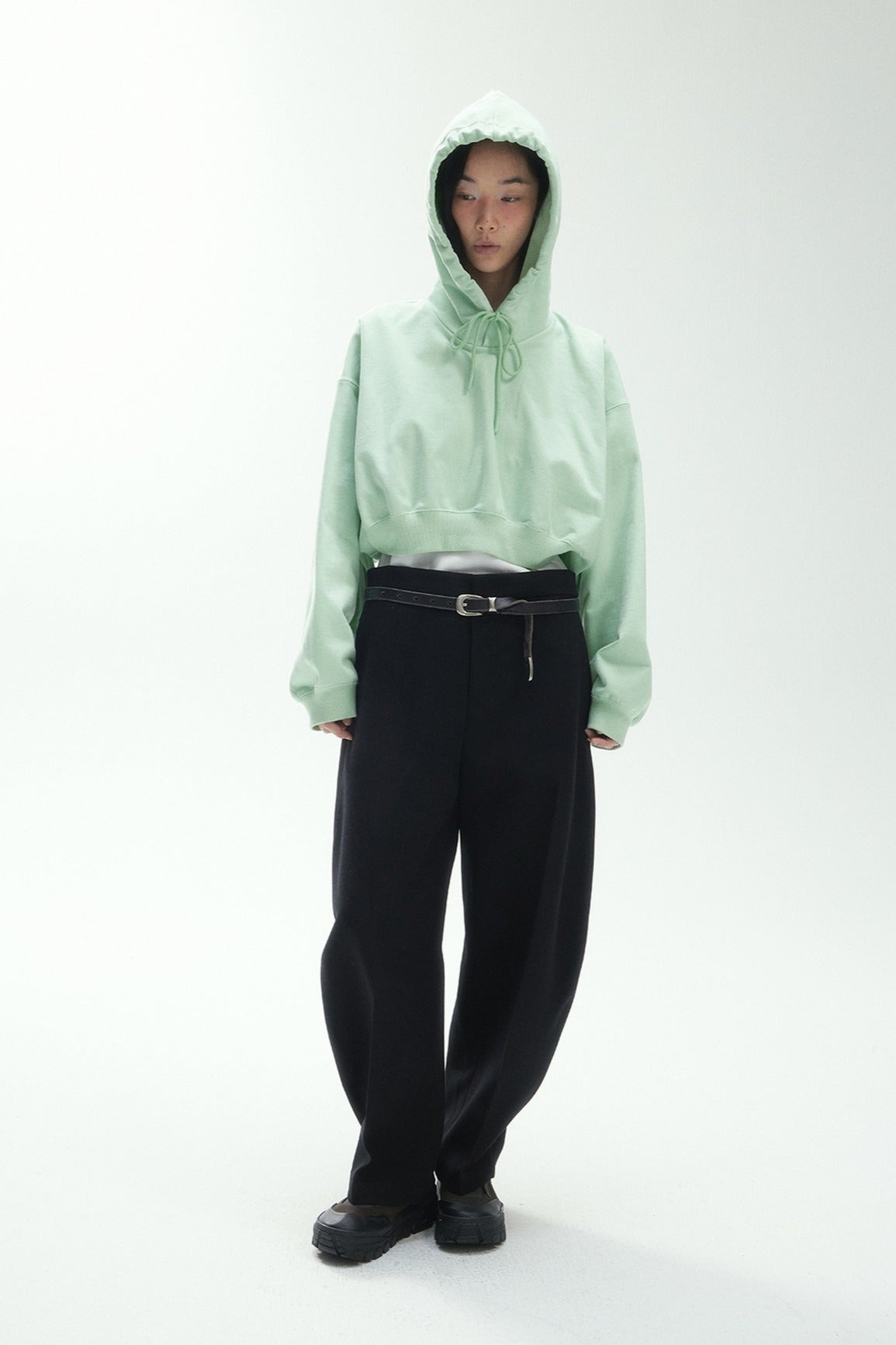 Sleek banana-shaped cropped suit pants | 4 color