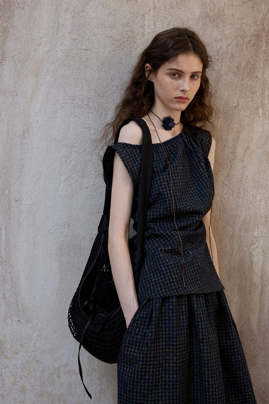 Asymmetrical design puffed fabric top | 2 color