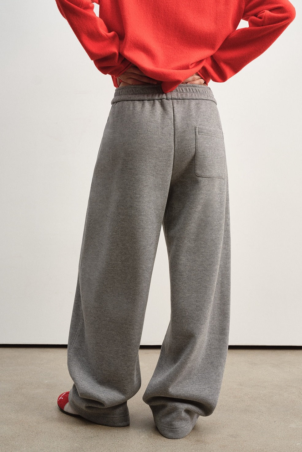 Relaxed-fit banana shaped sweat pants | 3 color