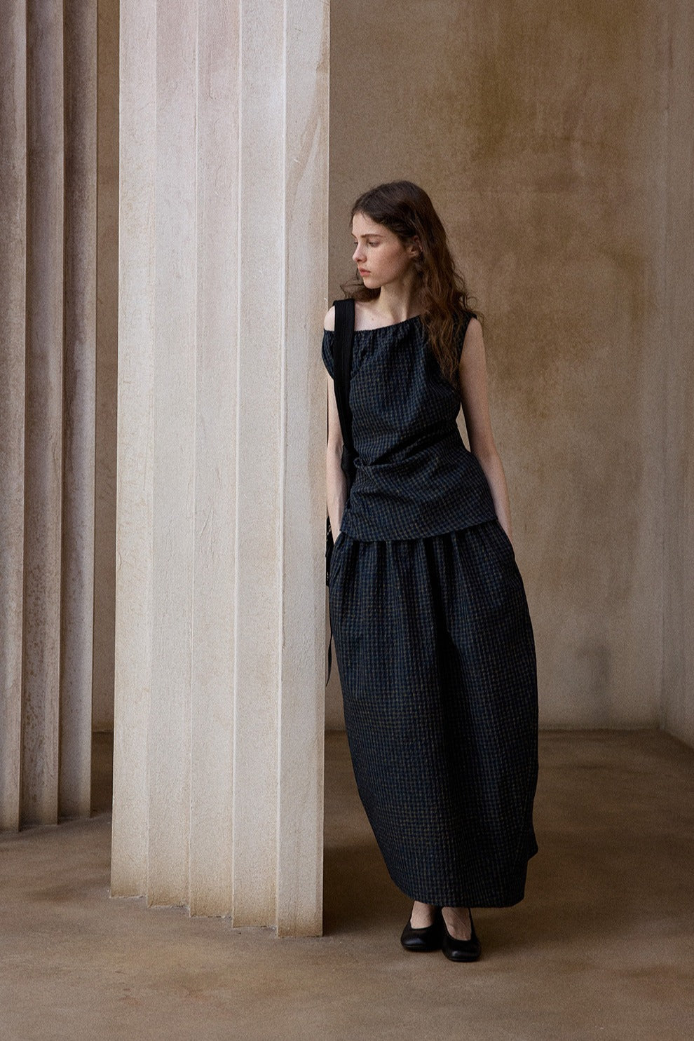 Asymmetrical design puffed fabric top | 2 color