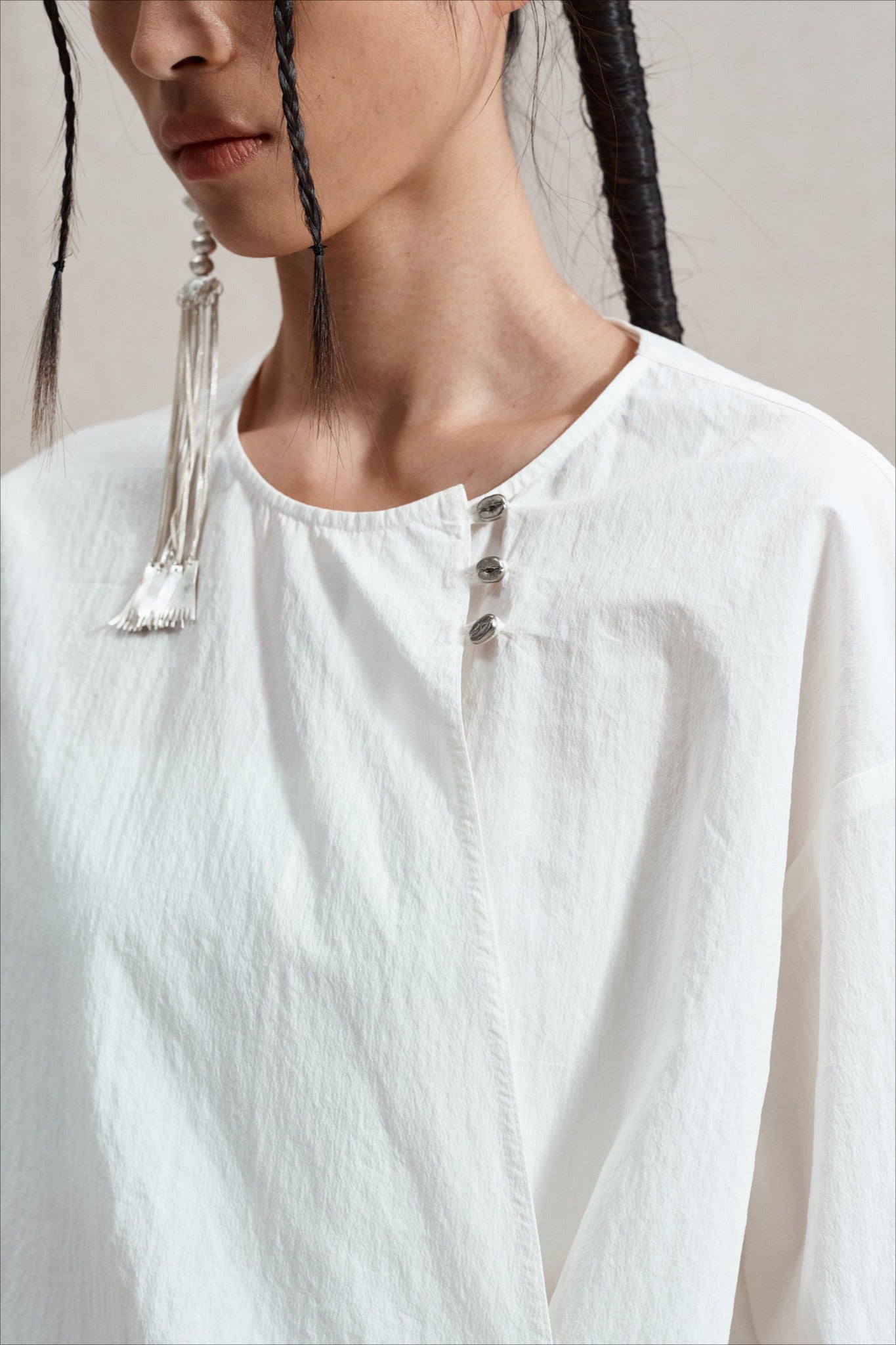 Cotton blend slant opening irregular hem shirt | 2 color