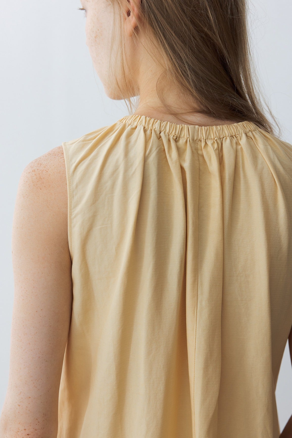 Lyocell blend pleated neck sleeveless dress | 3 color