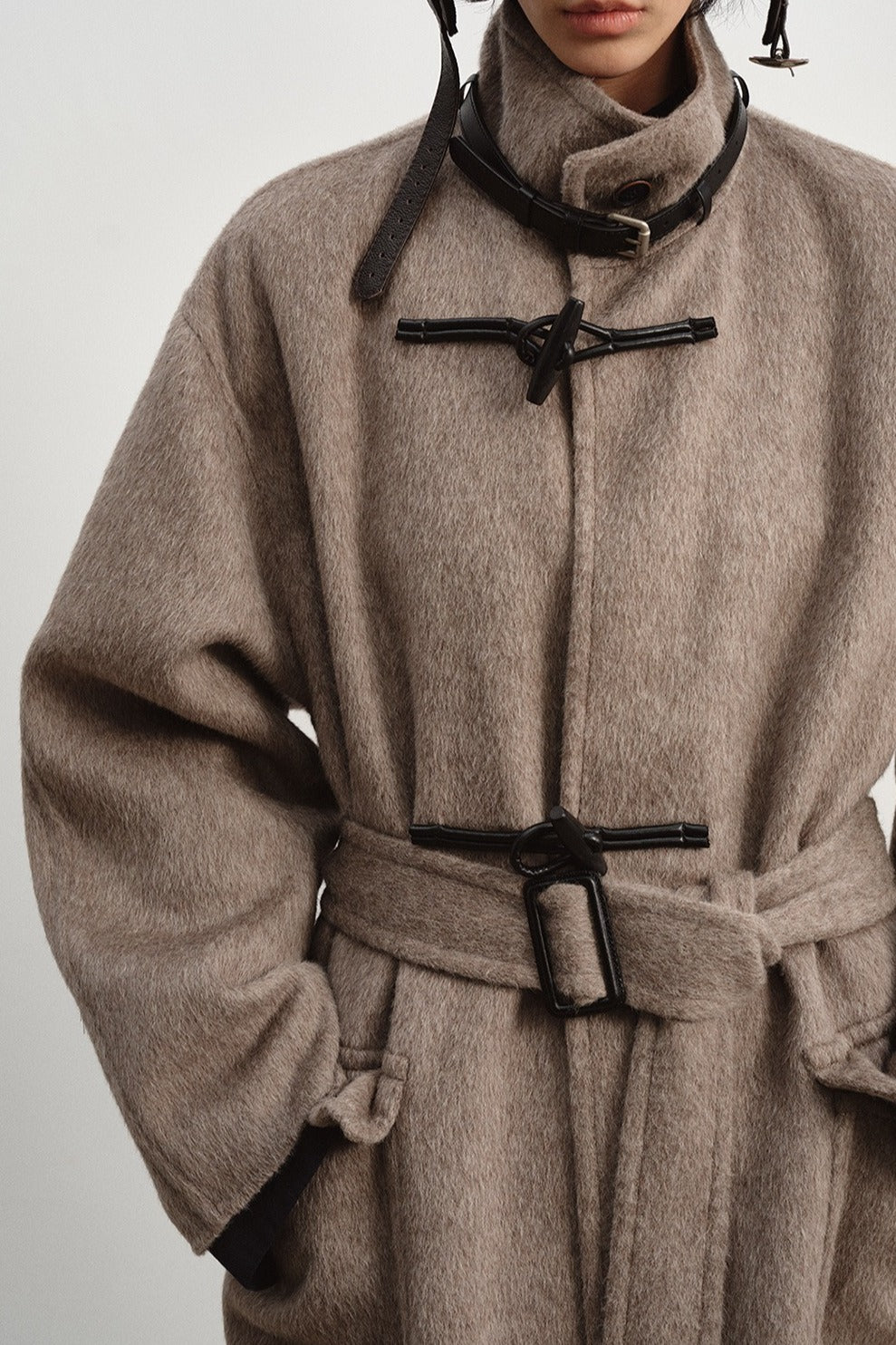 100% wool sharp structured horn buttons coat | 2 color