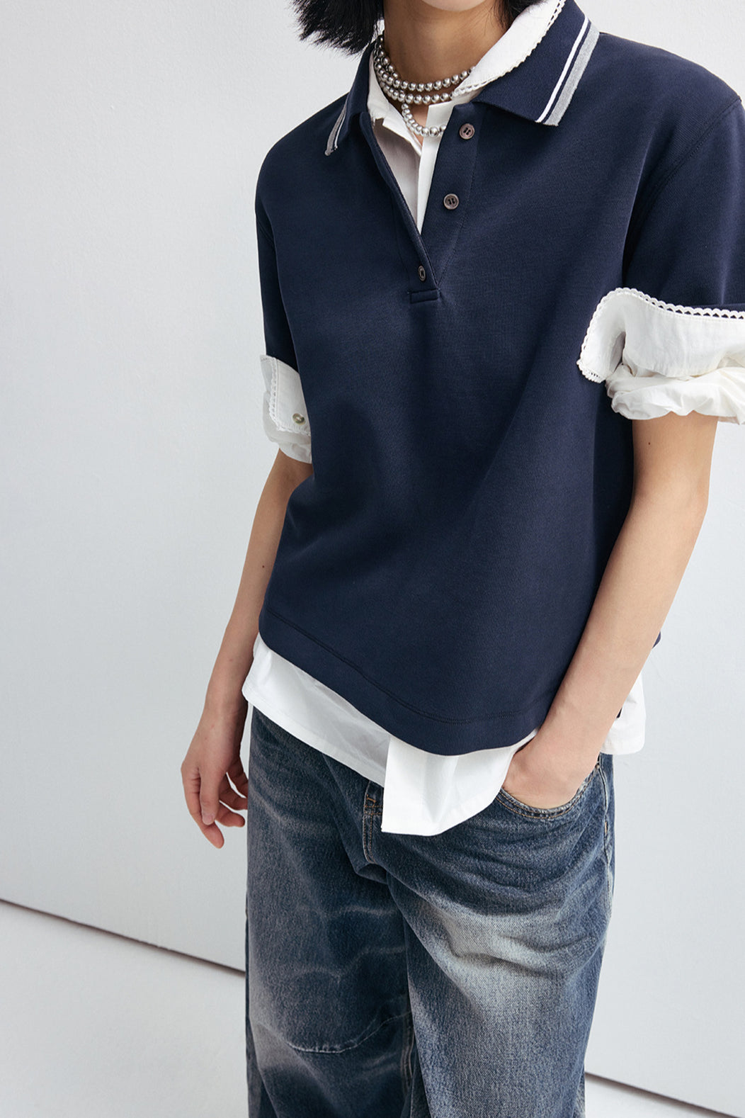 Camiseta polo clásica elástica de estilo moderno.