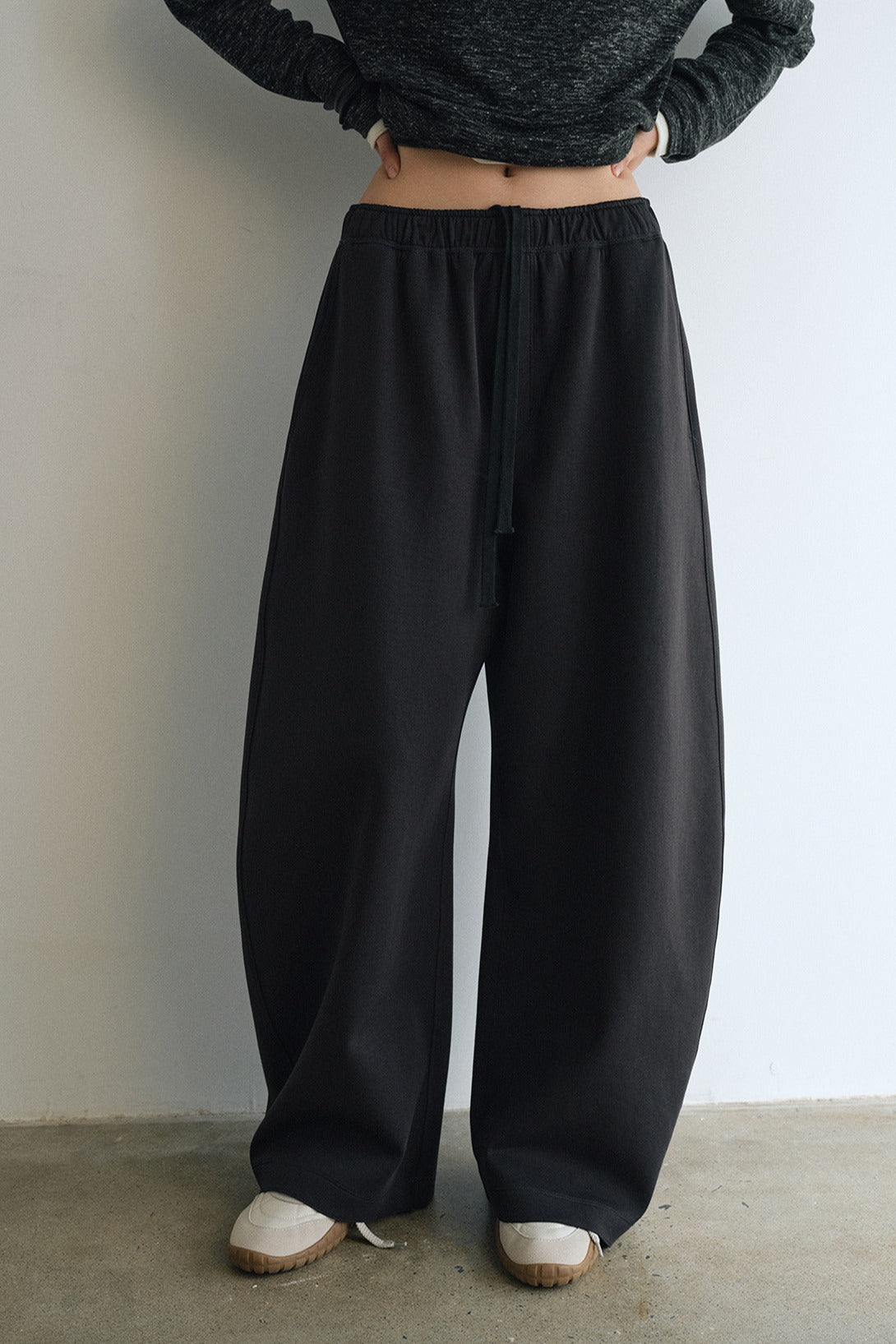 Cotton blend airy fabric banana-shape sweatpants | 3 color