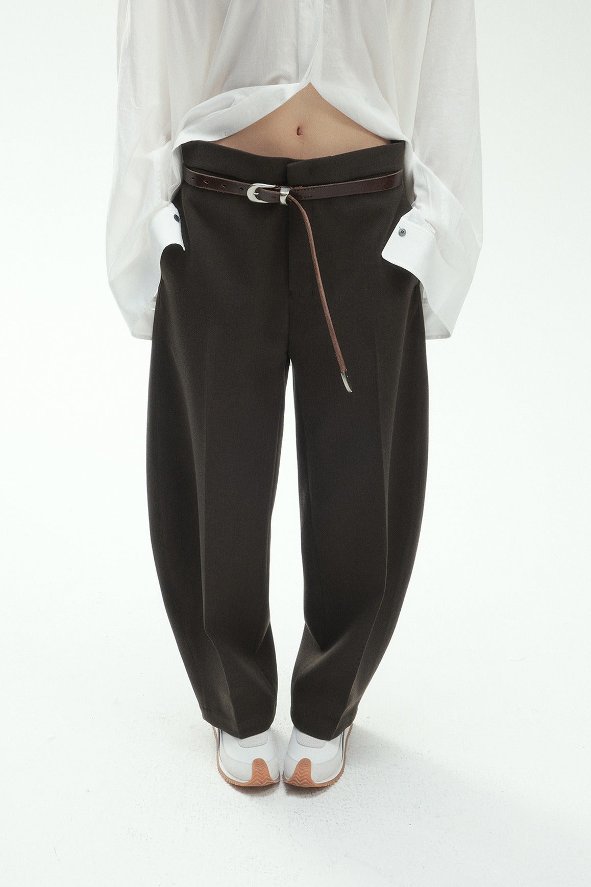 Sleek banana-shaped cropped suit pants | 4 color