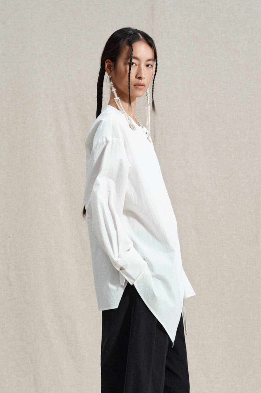 Cotton blend slant opening irregular hem shirt | 2 color