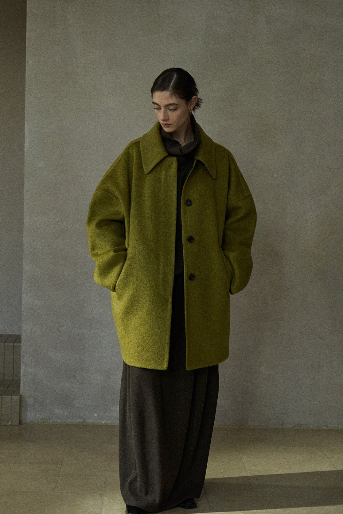 Wool riched structured silhouette mid-length coat | 3 color