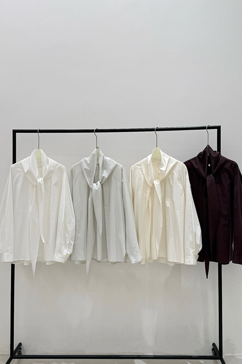 Chemise à col écharpe amovible en mélange de coton | 3 couleurs