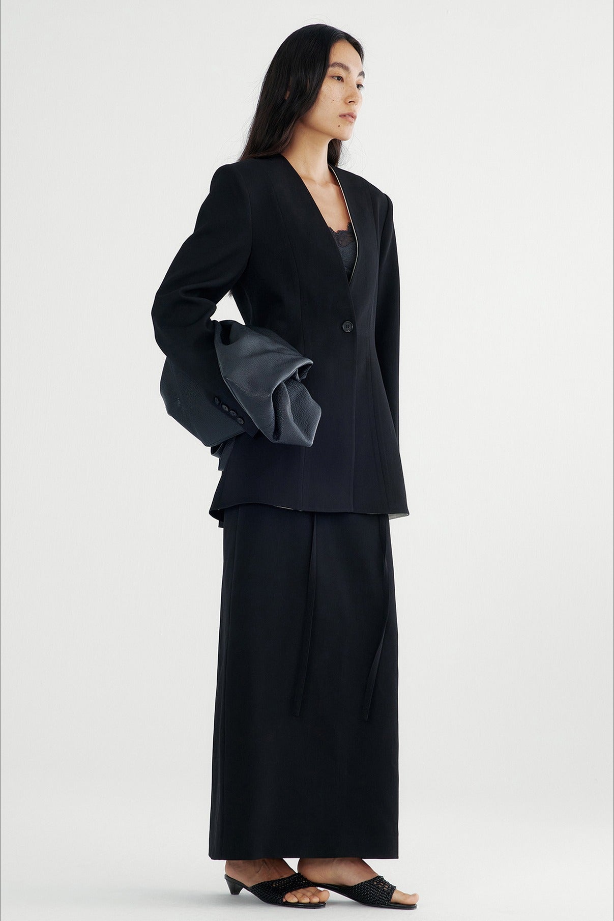 Straight fit structured fabric back split skirt | 2 color