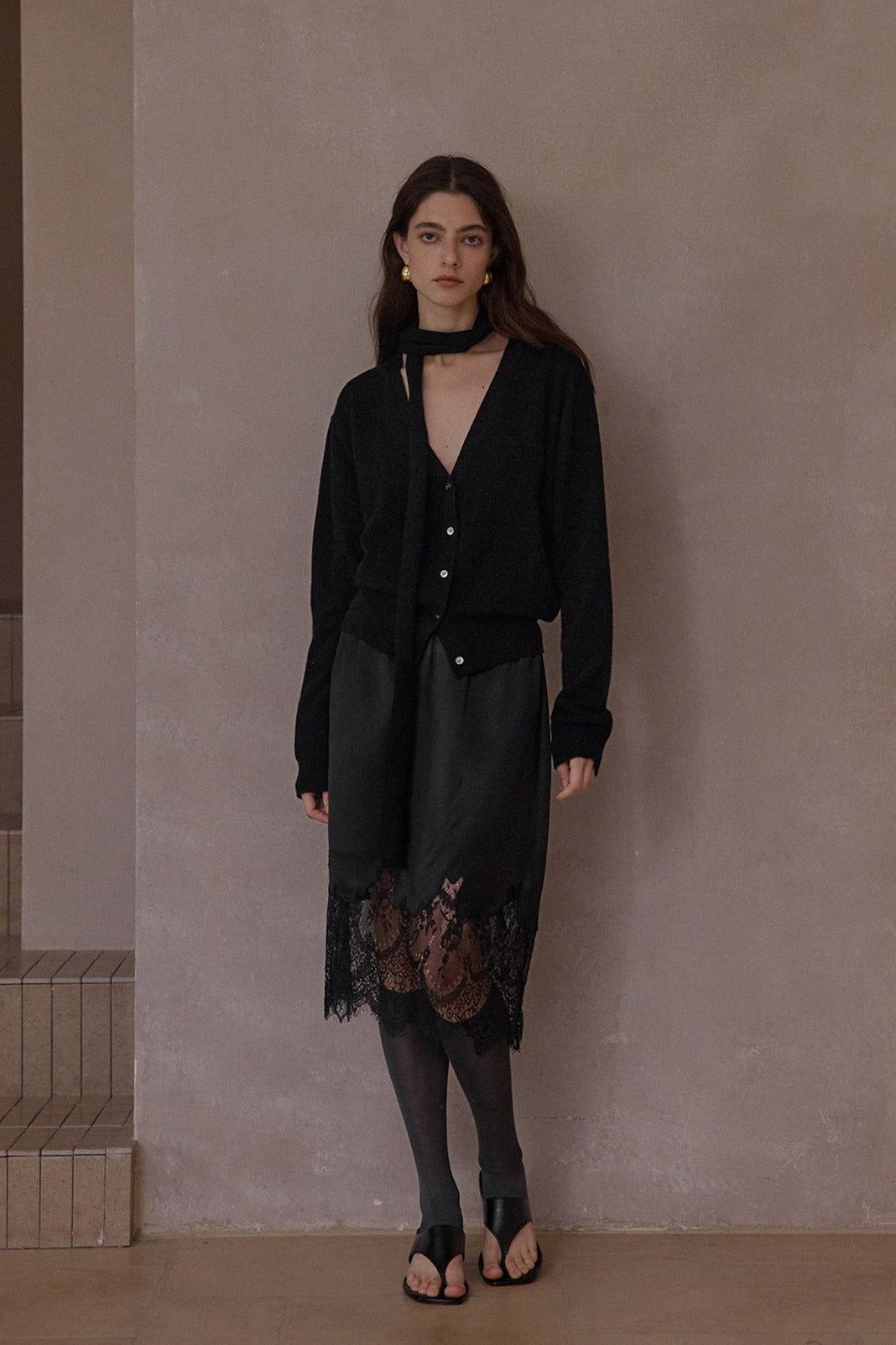 100% wool loose fit V-neck cardigan with a tie | 8 color