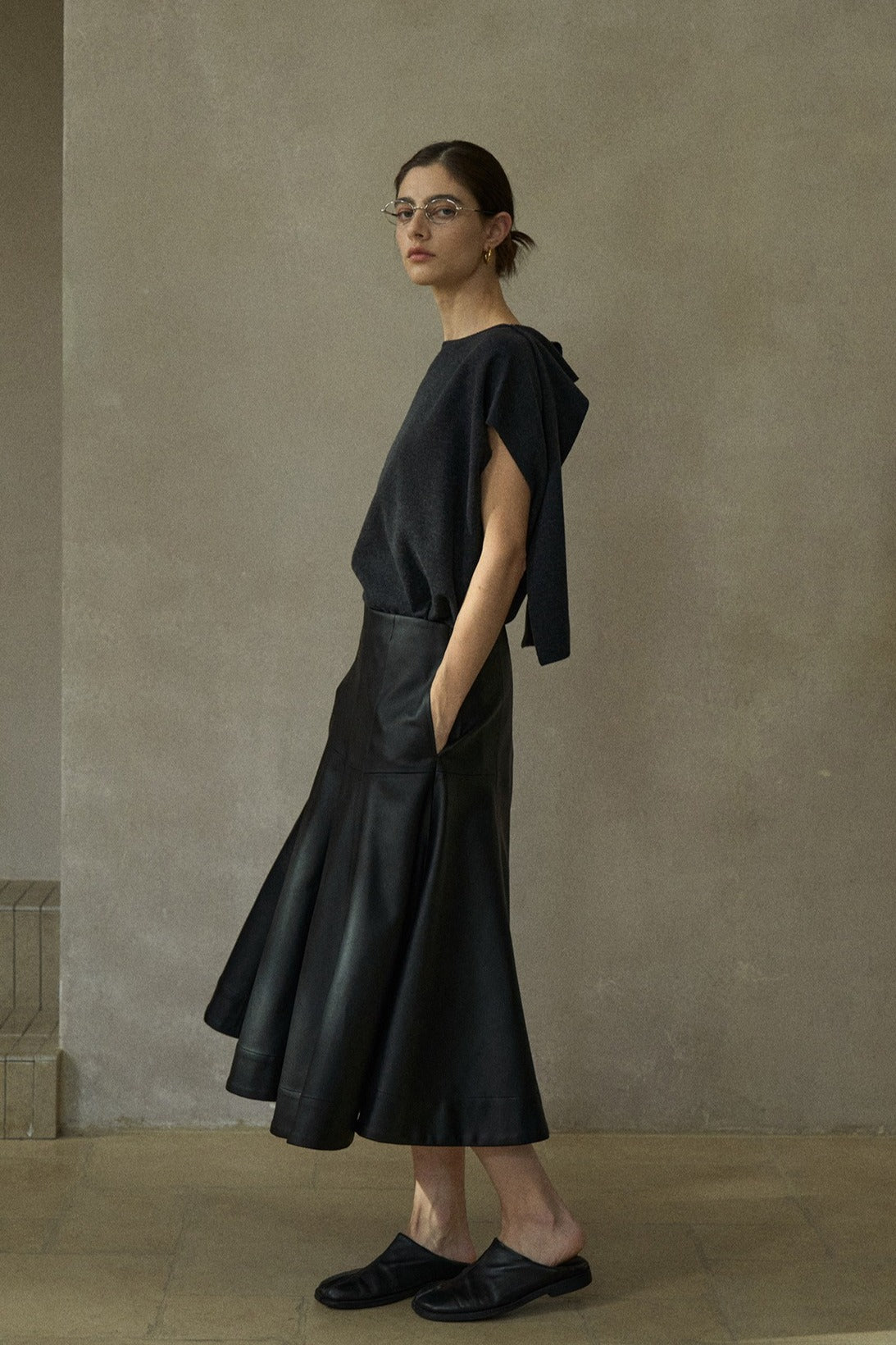 Smooth big hem A-line PU skirt | 4 color