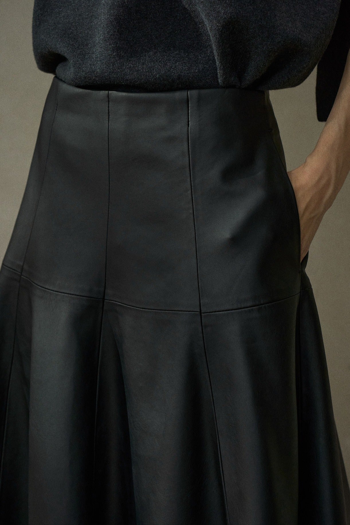 Smooth big hem A-line PU skirt | 4 color