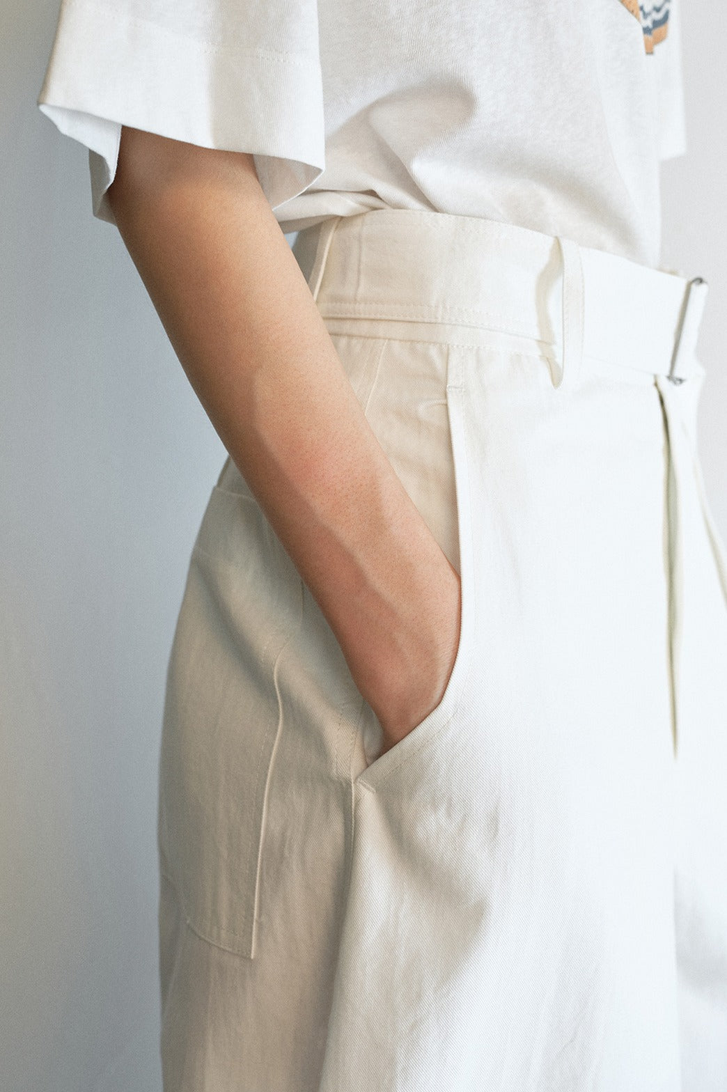 Cotton blend banana silhouette pants with a belt | 2 color