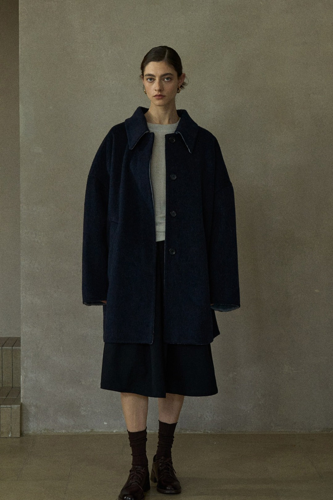 Wool riched structured silhouette mid-length coat | 3 color
