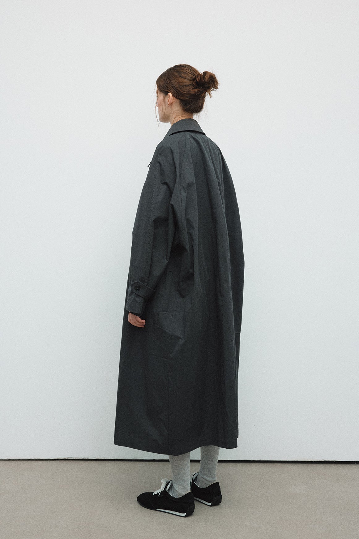 Trench-coat en coton mélangé à texture papier, coupe cocon