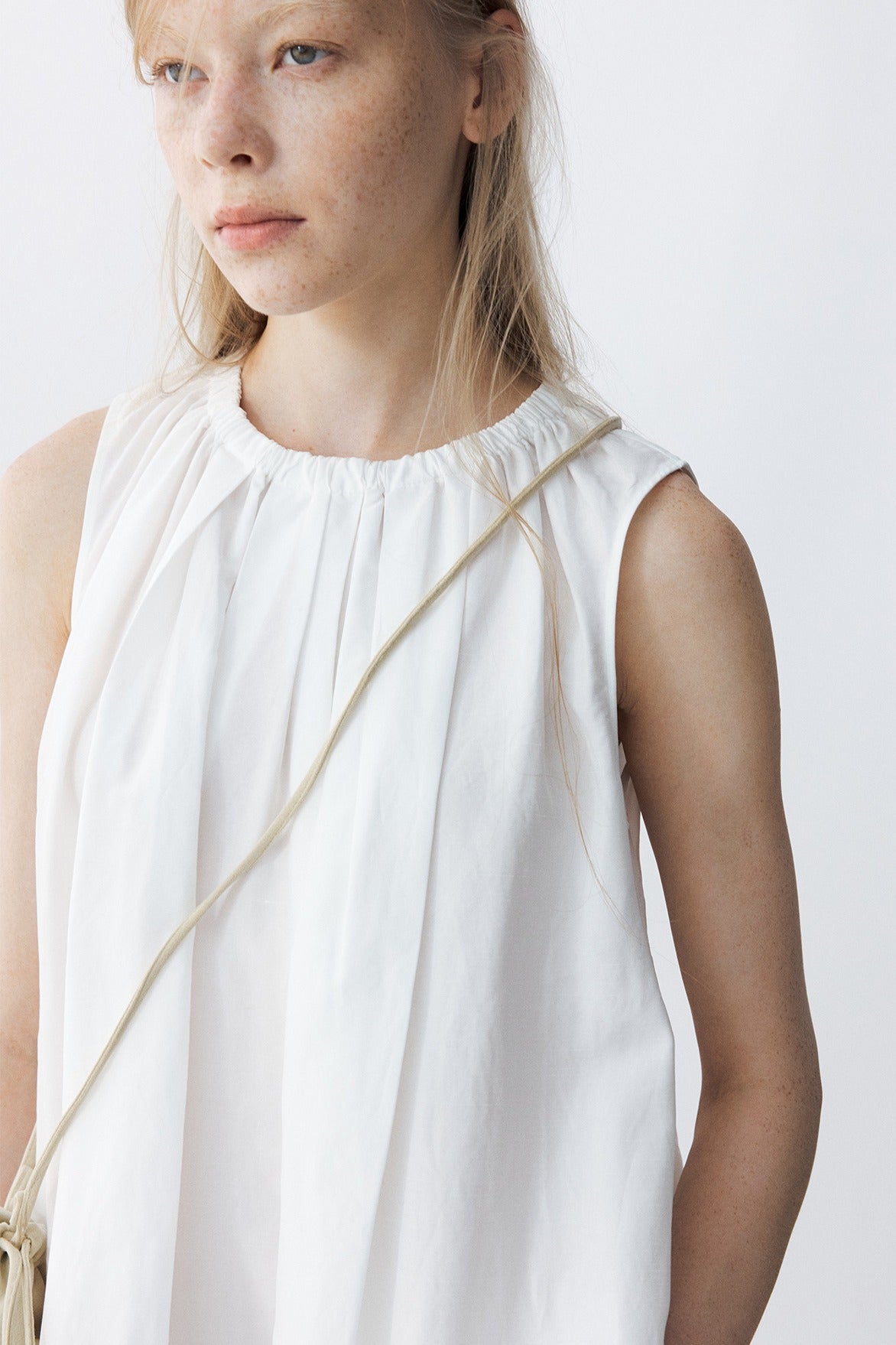 Lyocell blend pleated neck sleeveless dress | 3 color