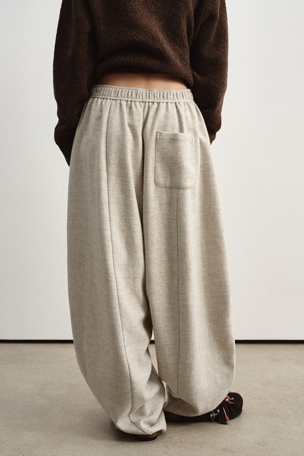 Silhouetted tapered slits hem wide-leg pants | 4 color