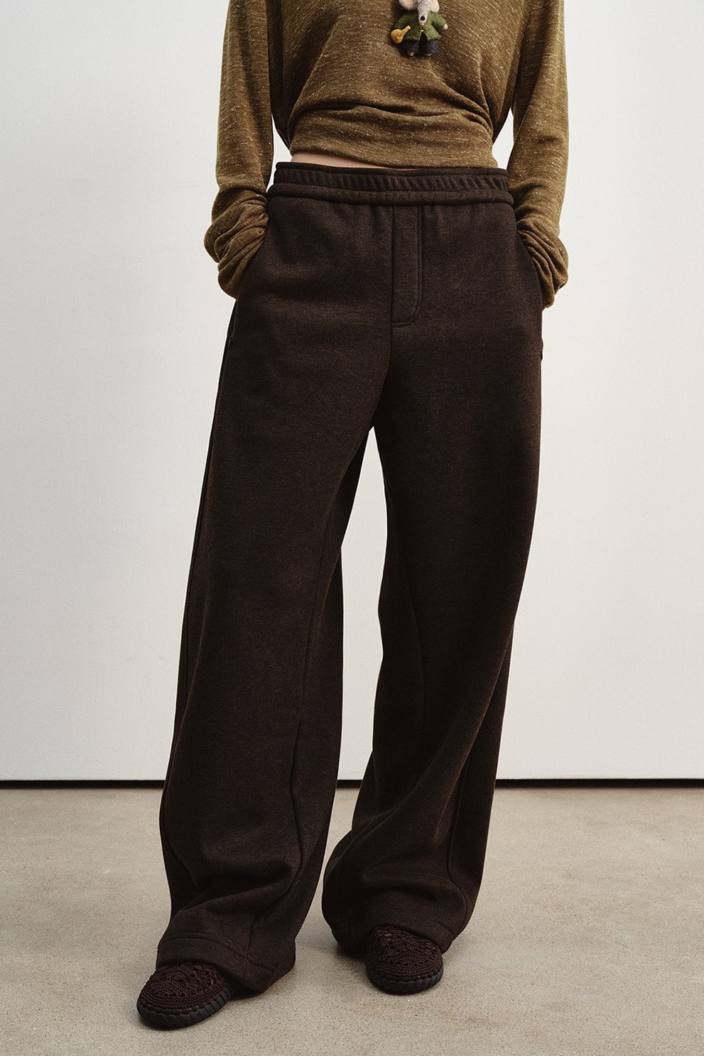 Relaxed-fit banana shaped sweat pants | 3 color