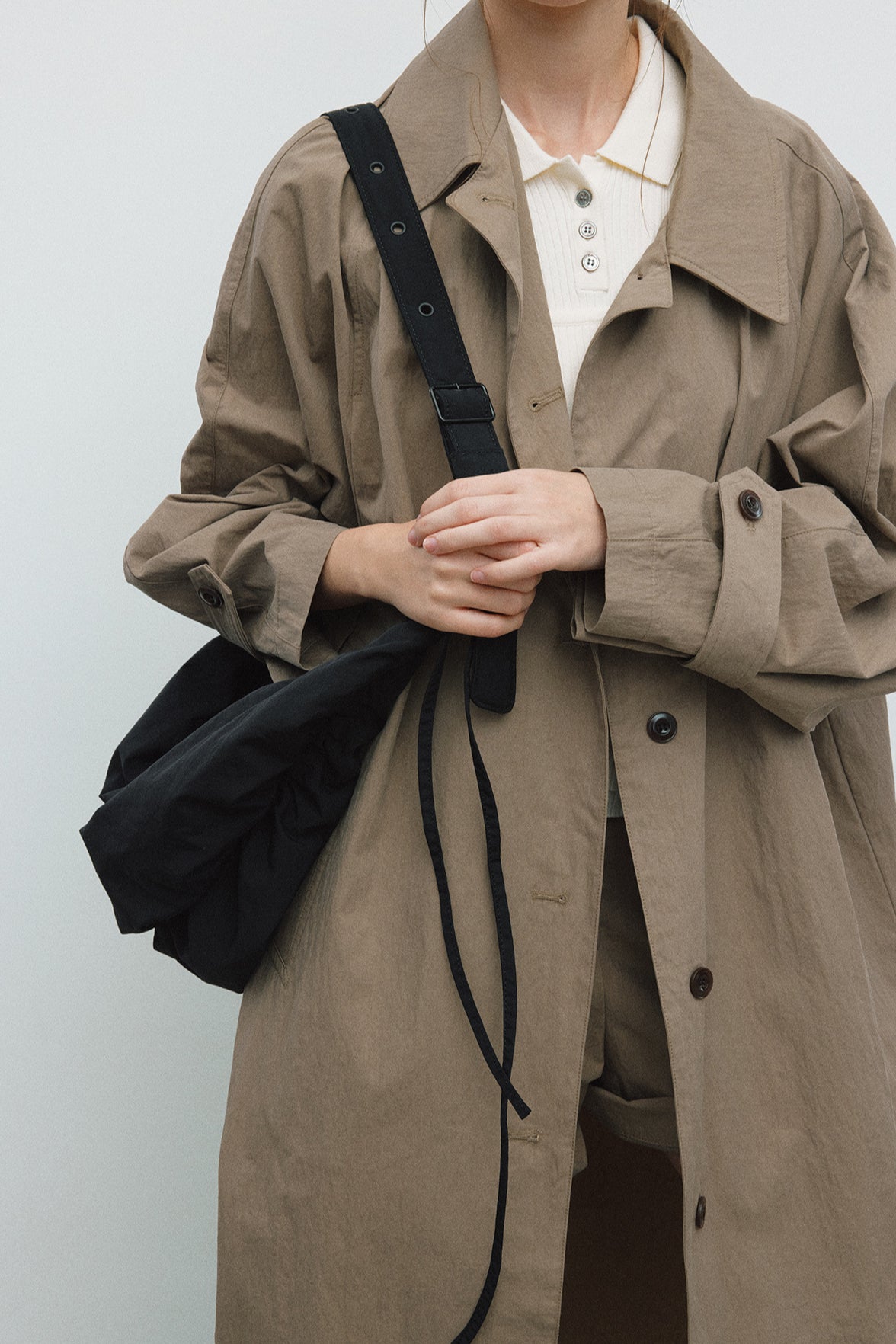 Trench-coat en coton mélangé à texture papier, coupe cocon