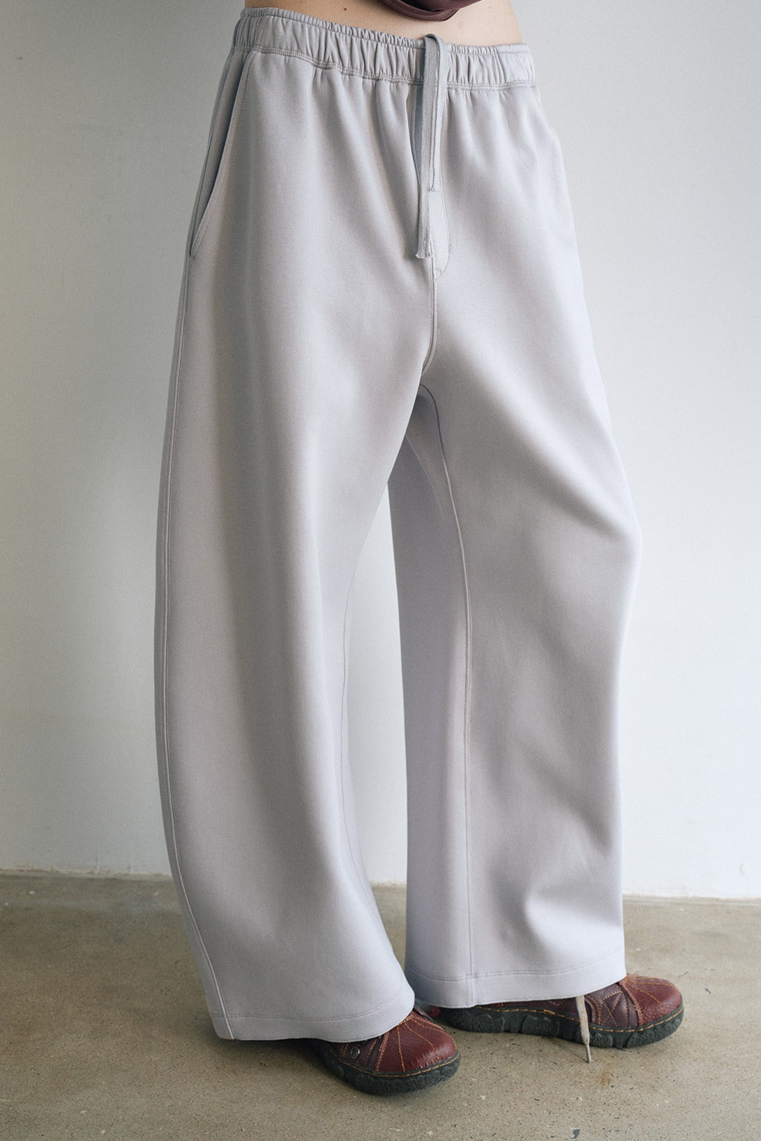 Cotton blend airy fabric banana-shape sweatpants | 3 color