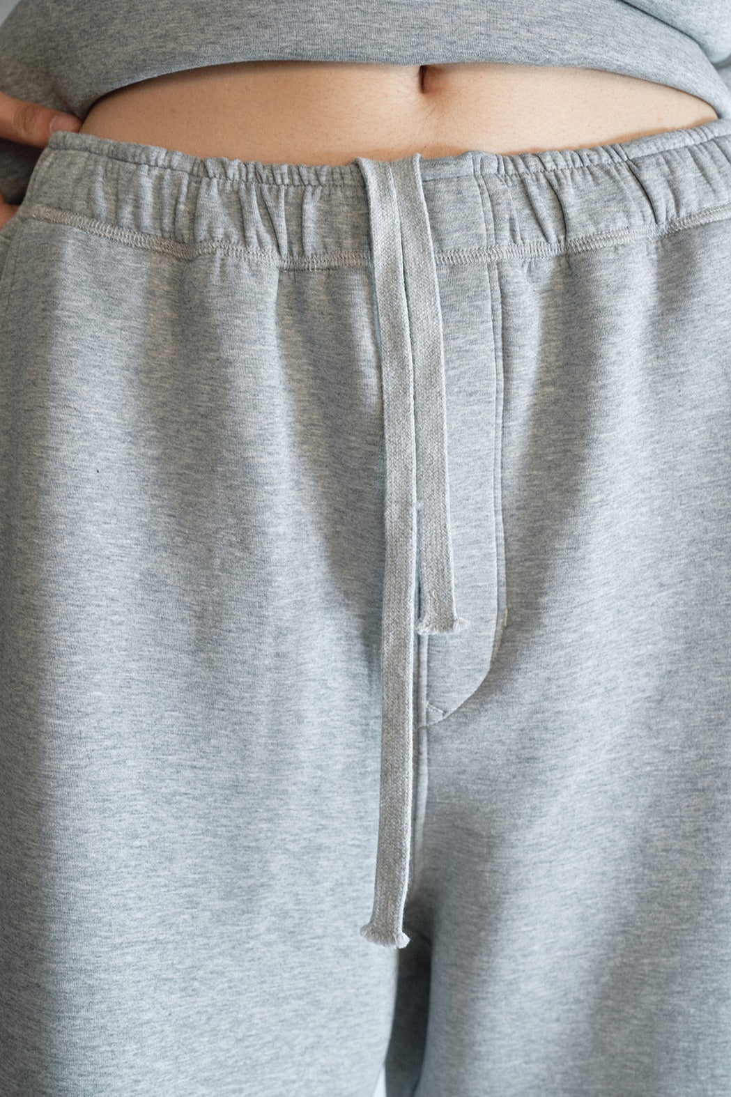 Cotton blend airy fabric banana-shape sweatpants | 3 color
